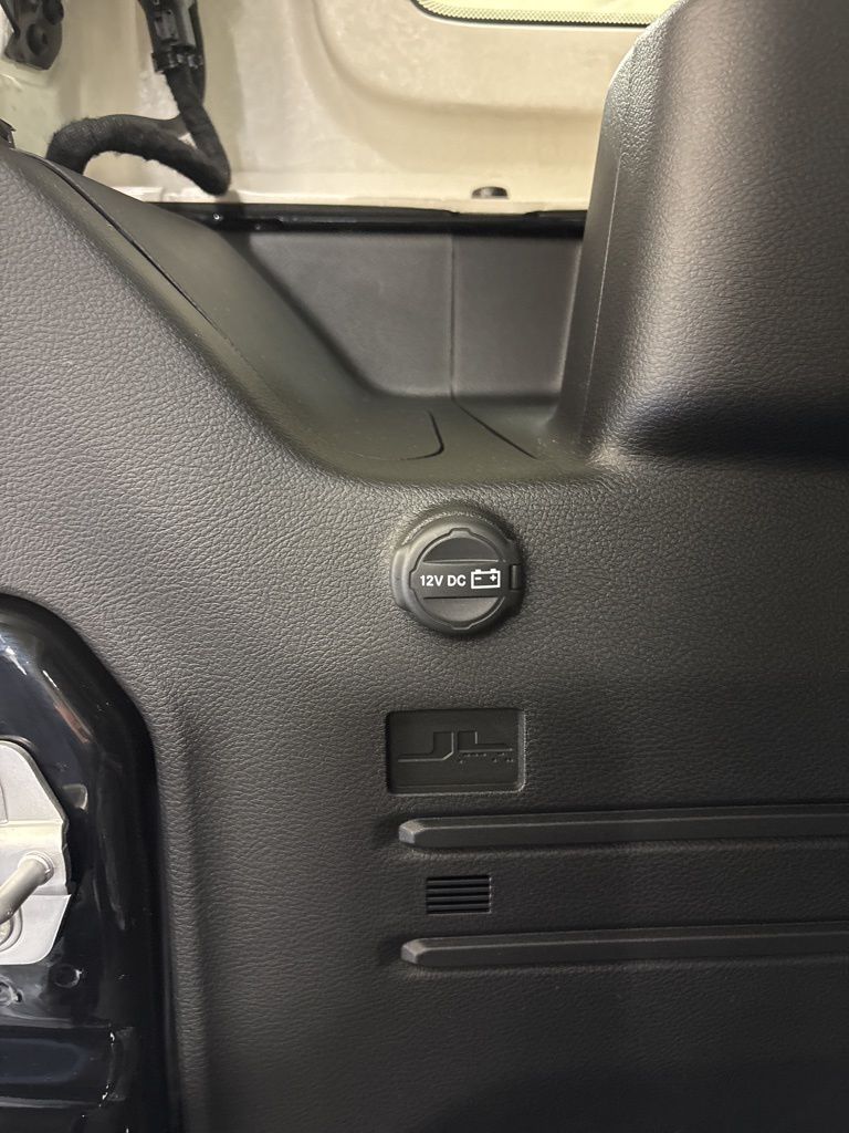 2025 Jeep Wrangler 4-Door Sahara - Photo 28