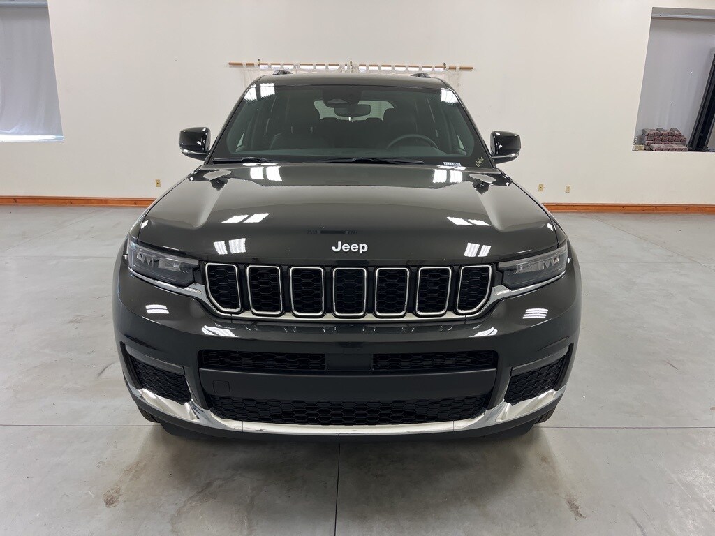 2024 Jeep Grand Cherokee Limited photo 3