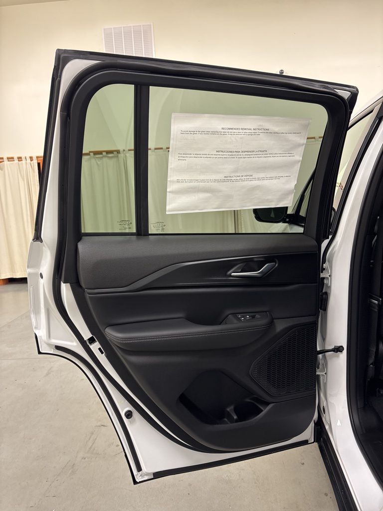 2025 Jeep Grand Cherokee Altitude - Photo 27