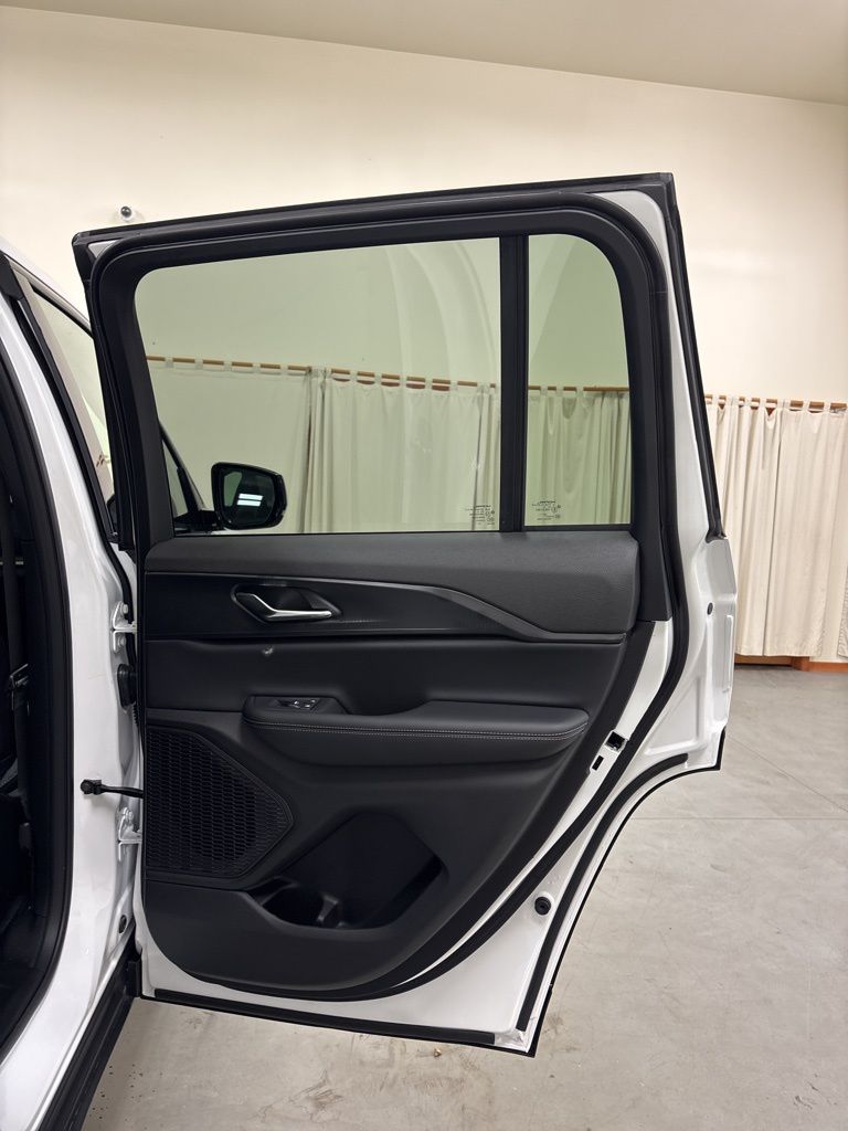 2025 Jeep Grand Cherokee Altitude - Photo 40