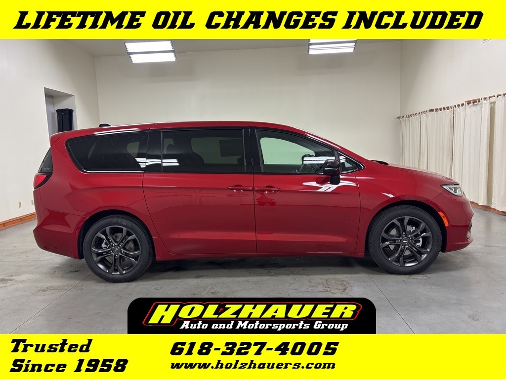 2026 Chrysler Pacifica Select's photo