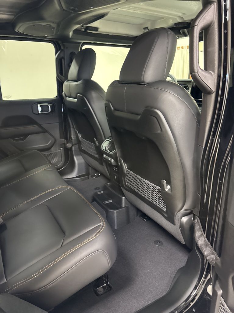 2025 Jeep Wrangler 4-Door Sahara - Photo 38