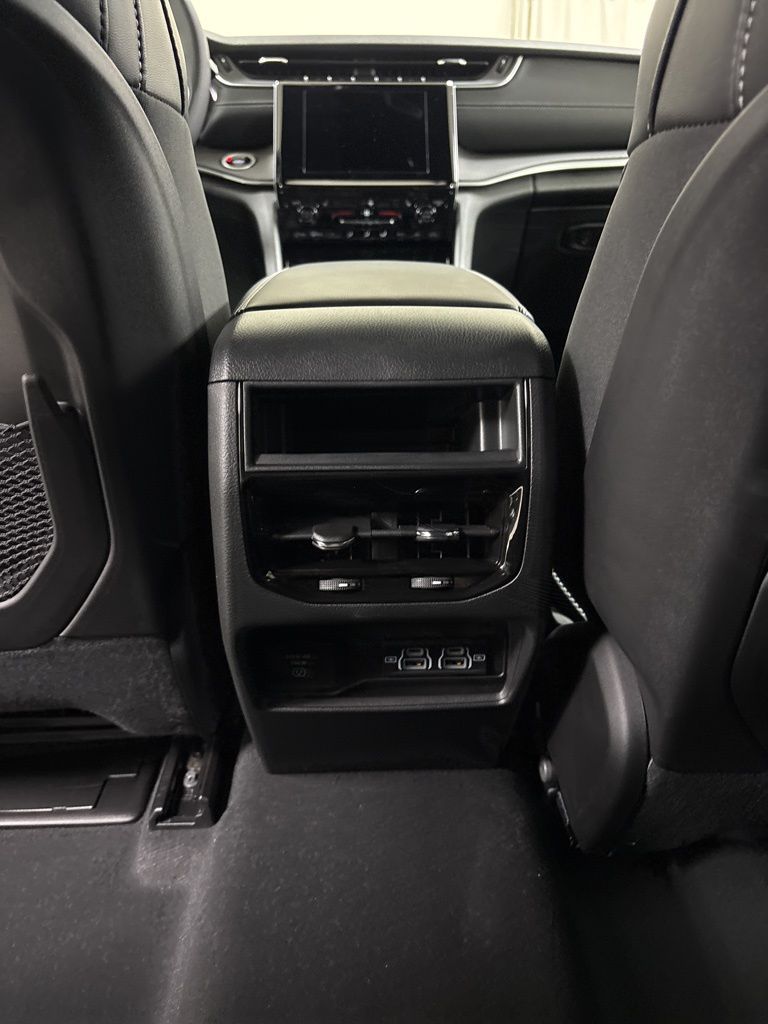 2025 Jeep Grand Cherokee Altitude - Photo 23