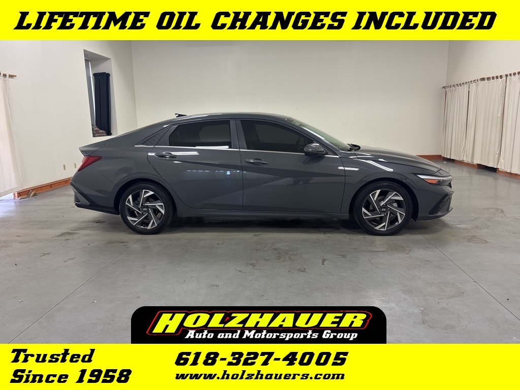 2024 Hyundai Elantra Limited's photo