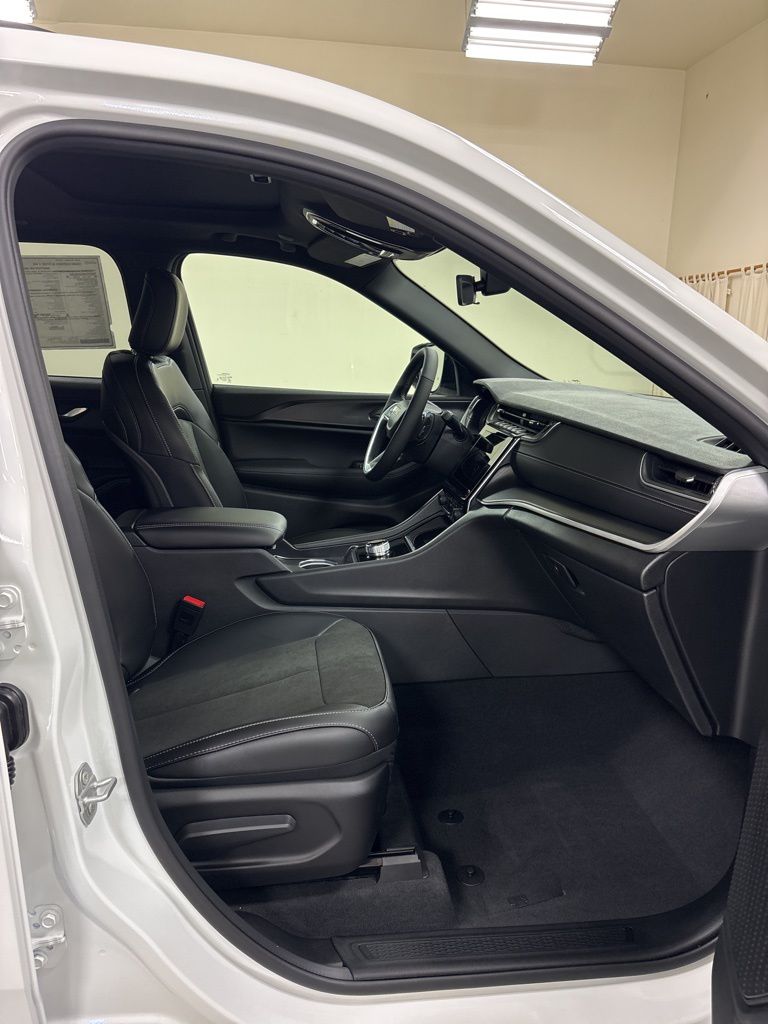 2025 Jeep Grand Cherokee Altitude - Photo 31