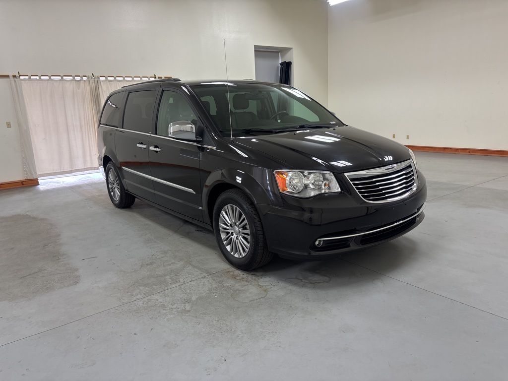 Used 2014 Chrysler Town & Country Touring-L with VIN 2C4RC1CG5ER303852 for sale in Nashville, IL