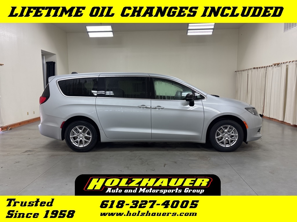 2026 Chrysler Voyager LX's photo