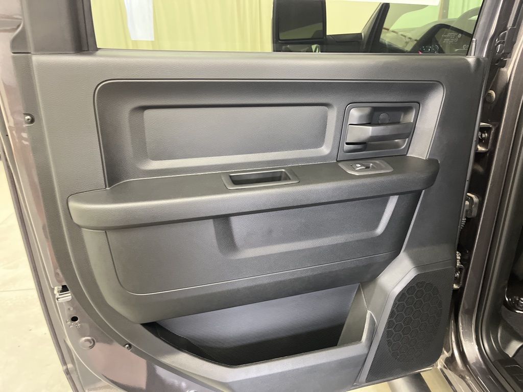 2025 RAM 2500 Tradesman - Photo 12