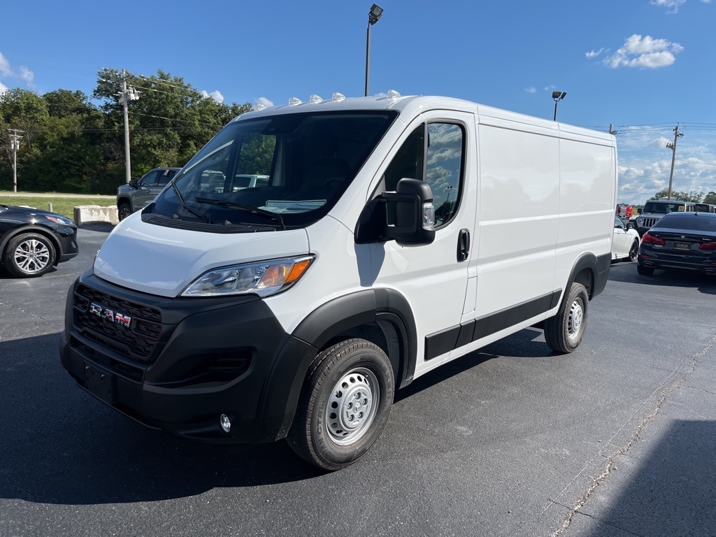 New 2025 Ram ProMaster PROMASTER 1500 TRADESMAN CARGO VAN LOW ROOF 136' W Cargo Van