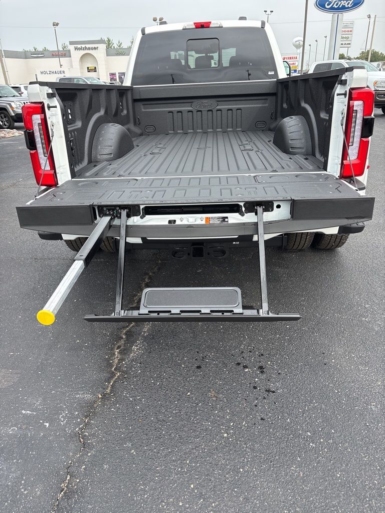 2026 Ford F-350 Super Duty Platinum - Photo 32