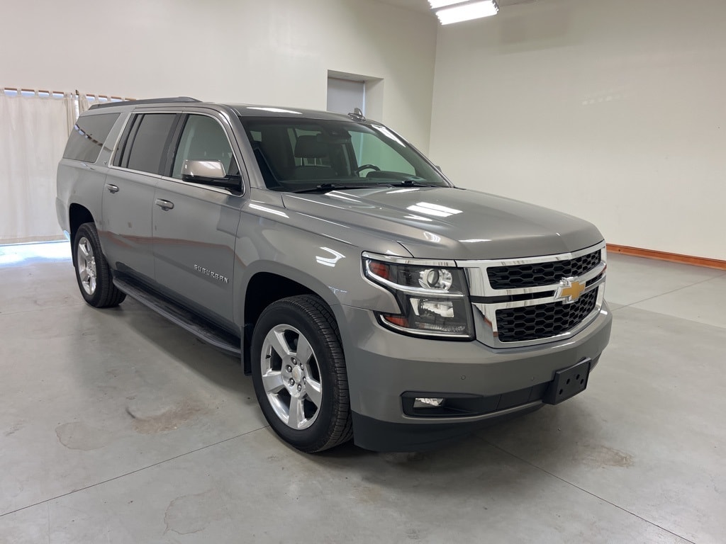 Used 2018 Chevrolet Suburban LT with VIN 1GNSKHKC0JR390157 for sale in Nashville, IL