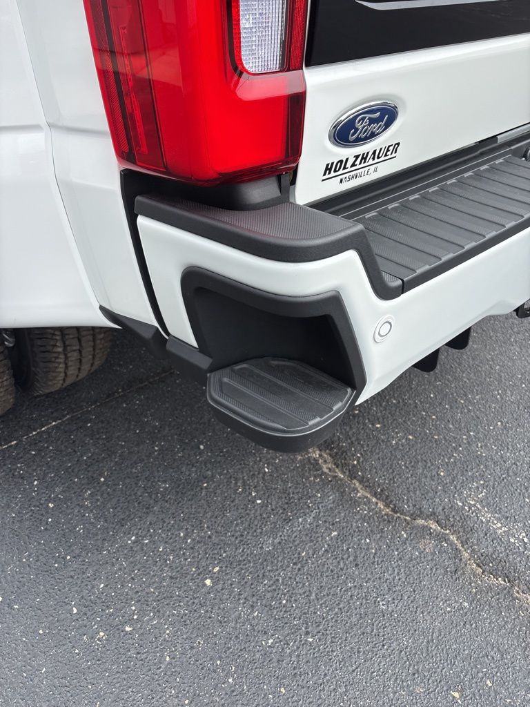 2026 Ford F-350 Super Duty Platinum - Photo 27