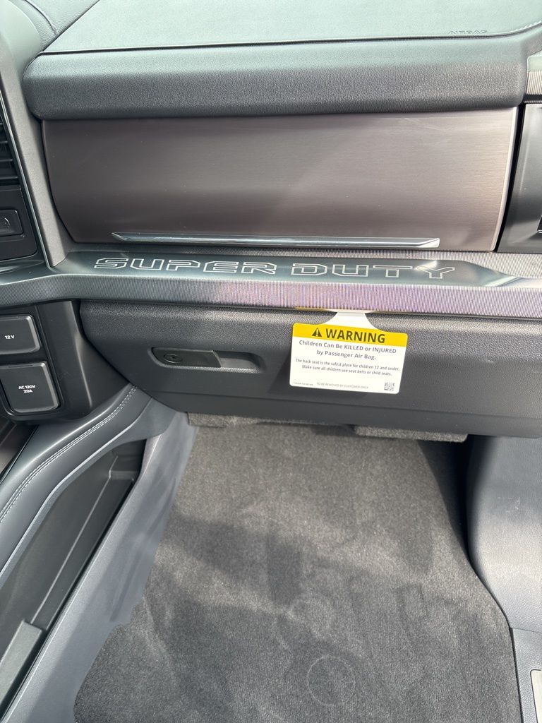 2026 Ford F-350 Super Duty Platinum - Photo 36