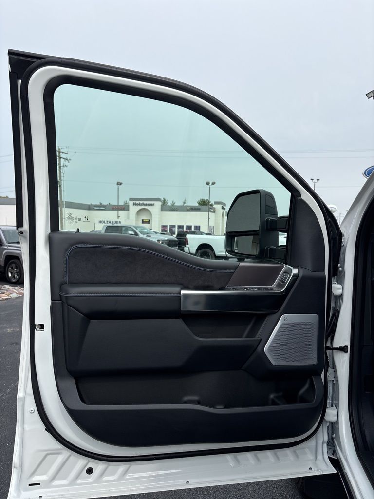 2026 Ford F-350 Super Duty Platinum - Photo 17