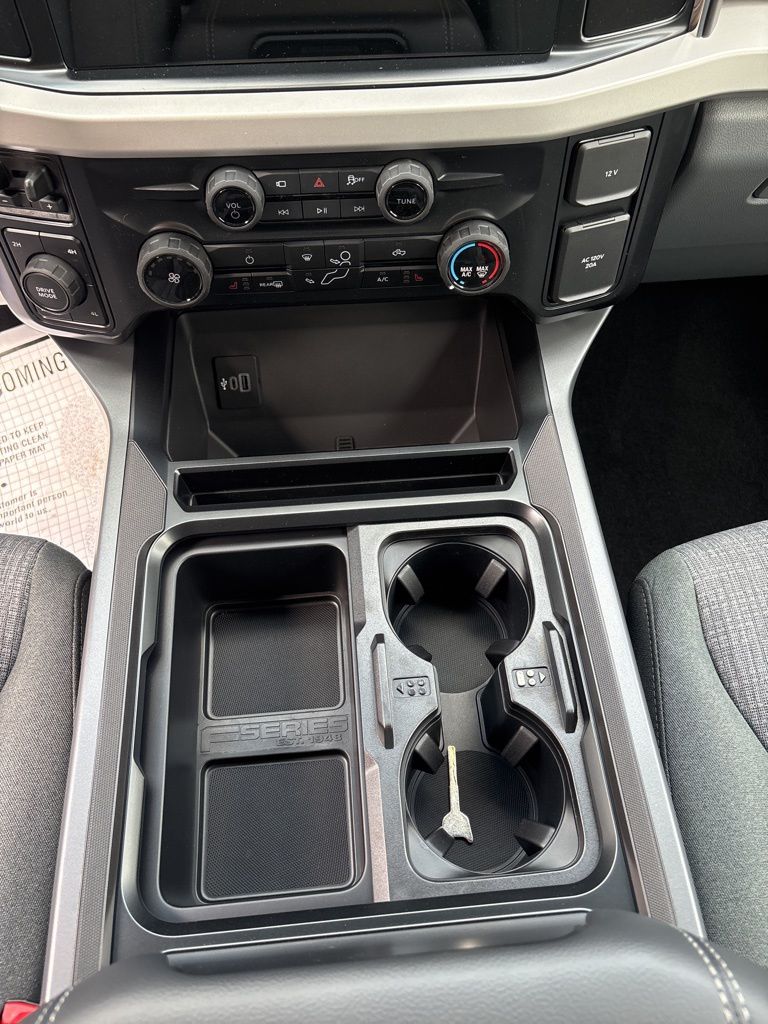 2026 Ford F-350 Super Duty XLT - Photo 13