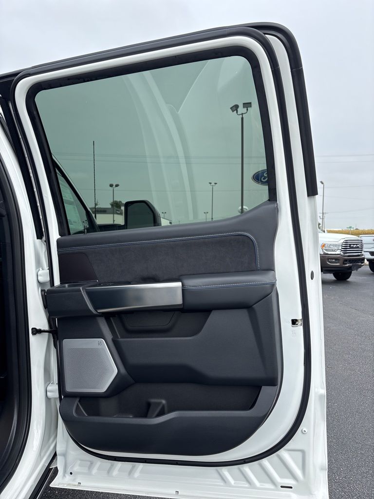 2026 Ford F-350 Super Duty Platinum - Photo 42