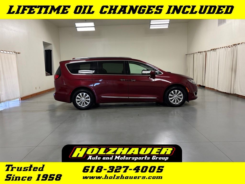 Used 2019 Chrysler Pacifica Touring L Minivan/Van
