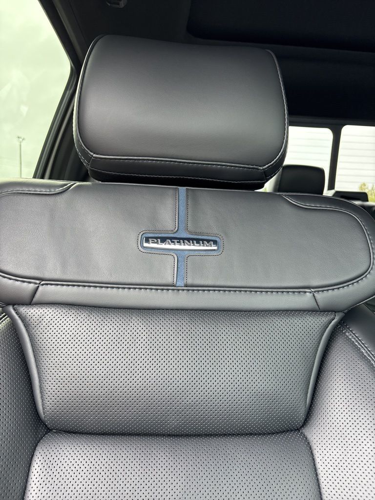 2026 Ford F-350 Super Duty Platinum - Photo 37