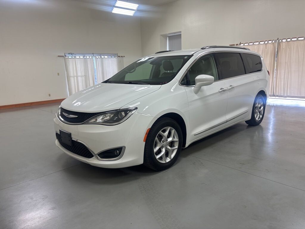 Used 2018 Chrysler Pacifica Touring L Minivan/Van