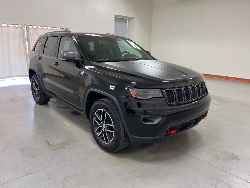 Used 2018 Jeep Grand Cherokee Trailhawk with VIN 1C4RJFLG6JC343590 for sale in Nashville, IL