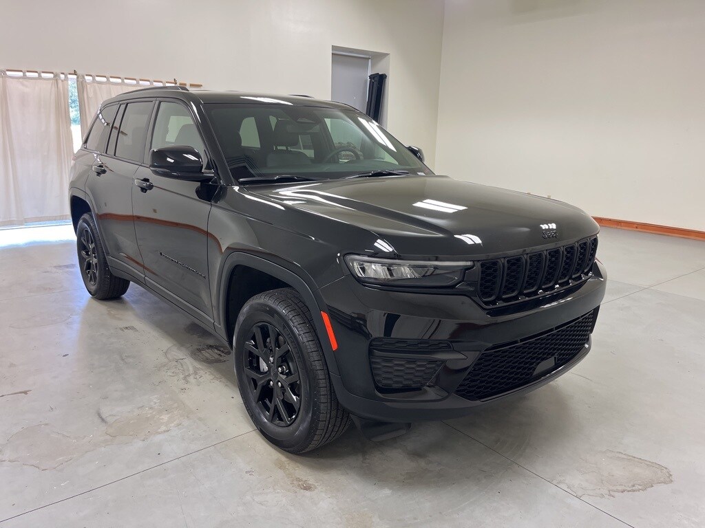 Used 2024 Jeep Grand Cherokee Altitude SUV