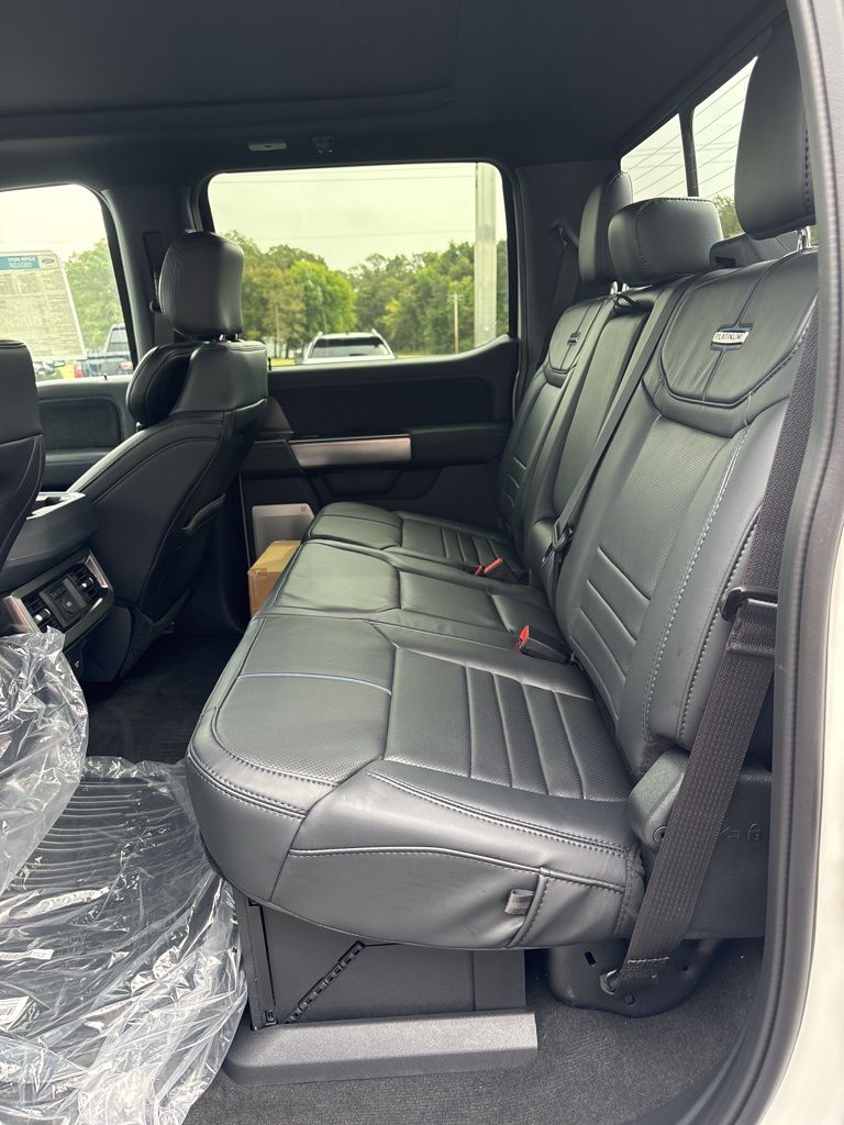 2026 Ford F-350 Super Duty Platinum - Photo 23