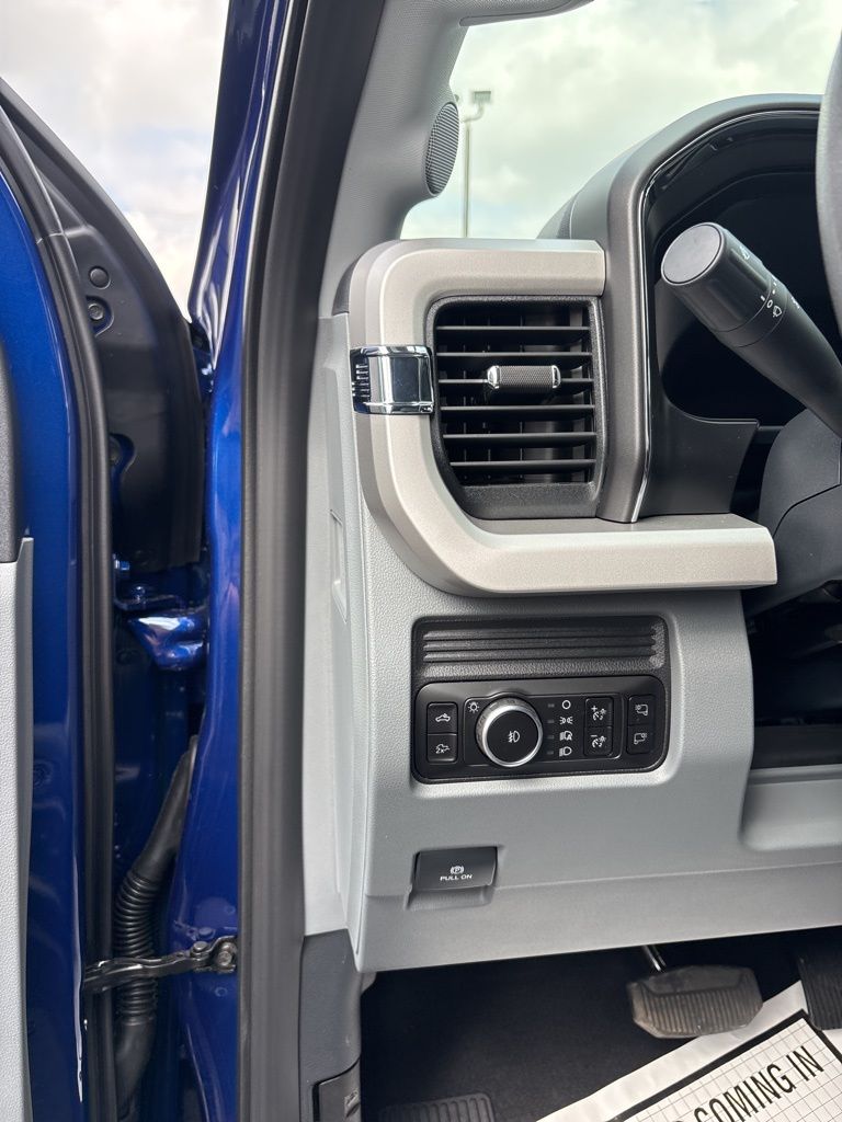2026 Ford F-350 Super Duty XLT - Photo 10