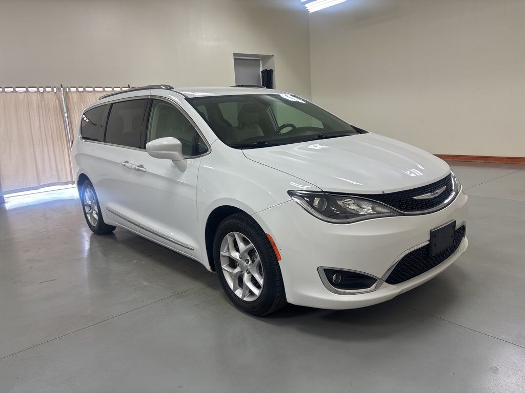 Used 2018 Chrysler Pacifica Touring L Minivan/Van