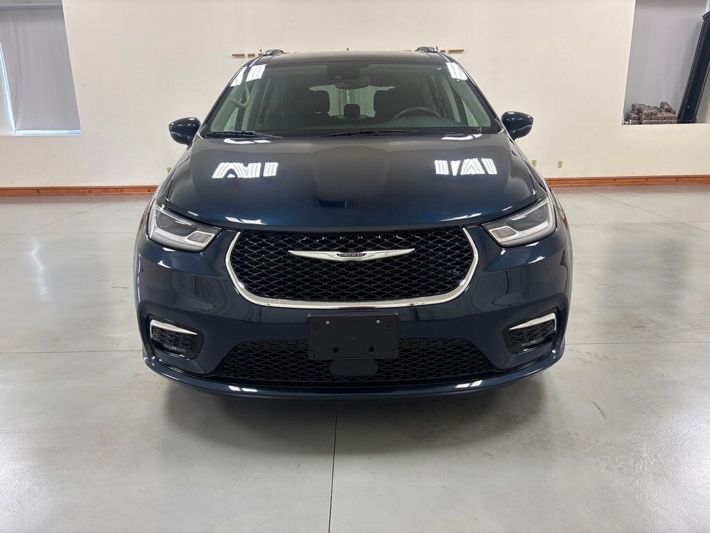 Used 2021 Chrysler Pacifica Touring Minivan/Van