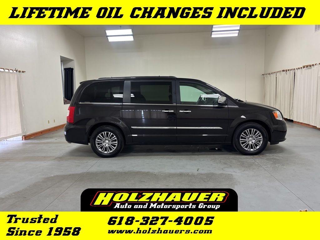 2014 Chrysler Town & Country Touring-L's photo