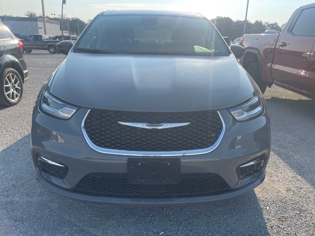 Used 2023 Chrysler Pacifica Touring L Minivan/Van