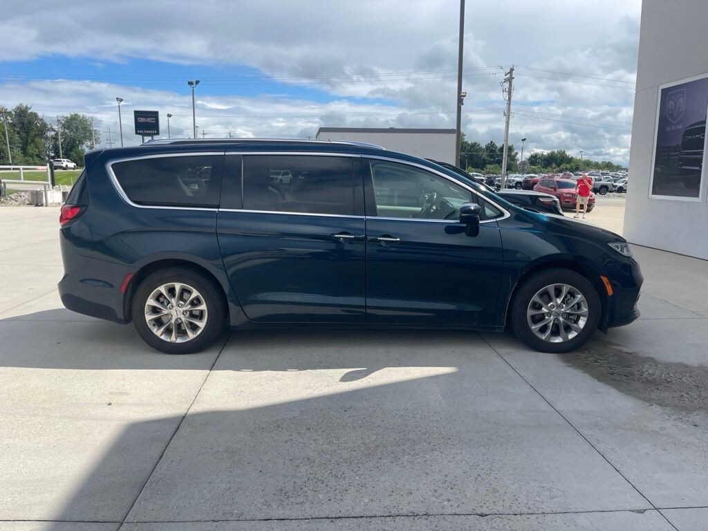 Used 2021 Chrysler Pacifica Touring L Minivan/Van
