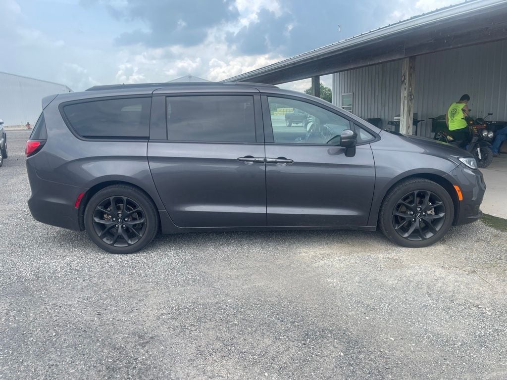 Used 2021 Chrysler Pacifica Touring Minivan/Van