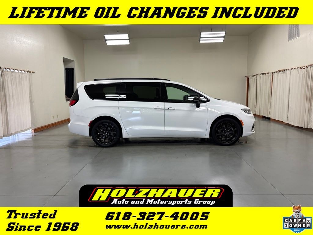 Used 2024 Chrysler Pacifica Touring L Minivan/Van
