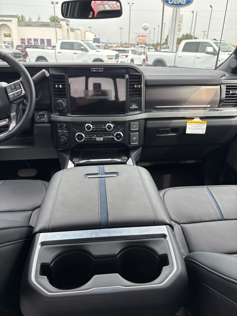 2026 Ford F-350 Super Duty Platinum - Photo 21