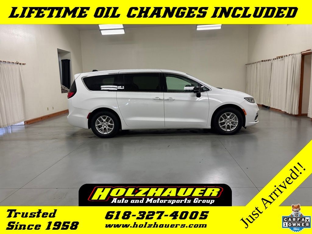 Used 2024 Chrysler Pacifica Touring L Minivan/Van