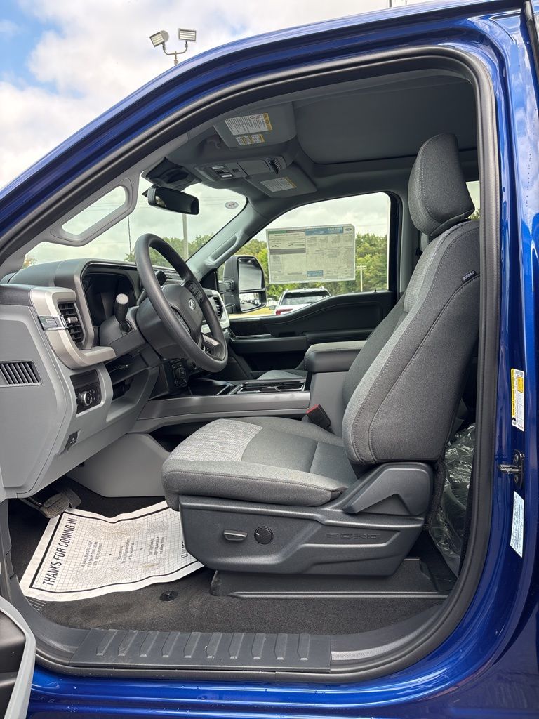 2026 Ford F-350 Super Duty XLT - Photo 9