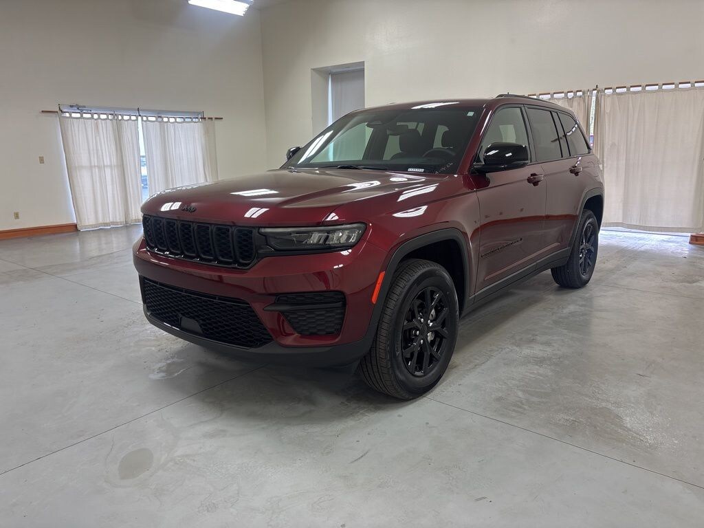 Used 2024 Jeep Grand Cherokee Altitude SUV