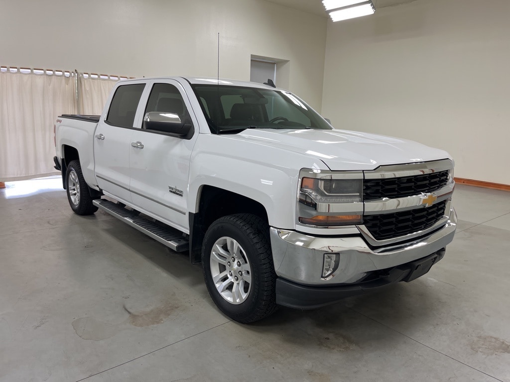 Used 2016 Chevrolet Silverado 1500 LT with VIN 3GCUKREC0GG221929 for sale in Nashville, IL