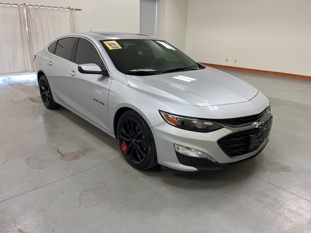 Used 2020 Chevrolet Malibu 1LT with VIN 1G1ZD5ST8LF133213 for sale in Nashville, IL