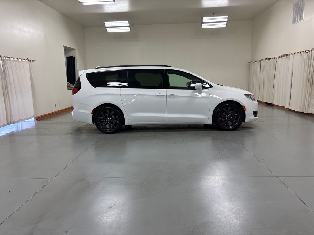 Used 2019 Chrysler Pacifica Touring L Plus Minivan/Van