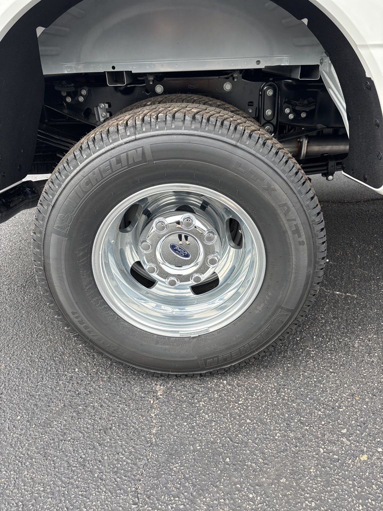 2026 Ford F-350 Super Duty Platinum - Photo 43