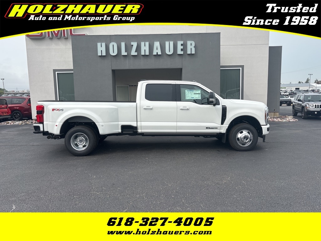 2026 Ford F-350 Super Duty Platinum's photo