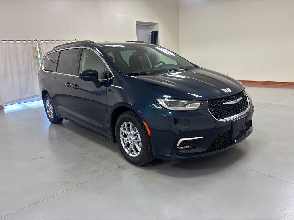 Used 2021 Chrysler Pacifica Touring Minivan/Van