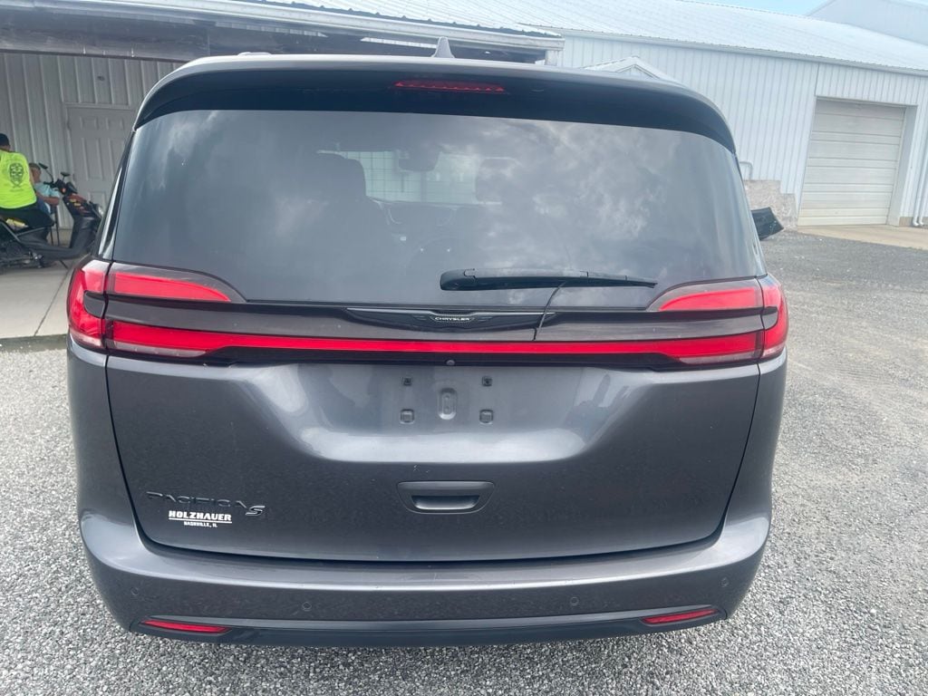Used 2021 Chrysler Pacifica Touring Minivan/Van