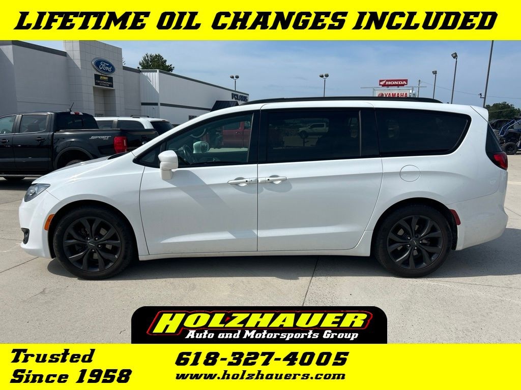 Used 2019 Chrysler Pacifica Touring L Plus Minivan/Van