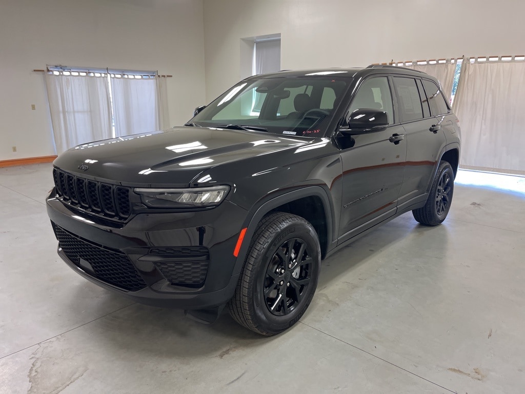 Used 2024 Jeep Grand Cherokee Altitude SUV