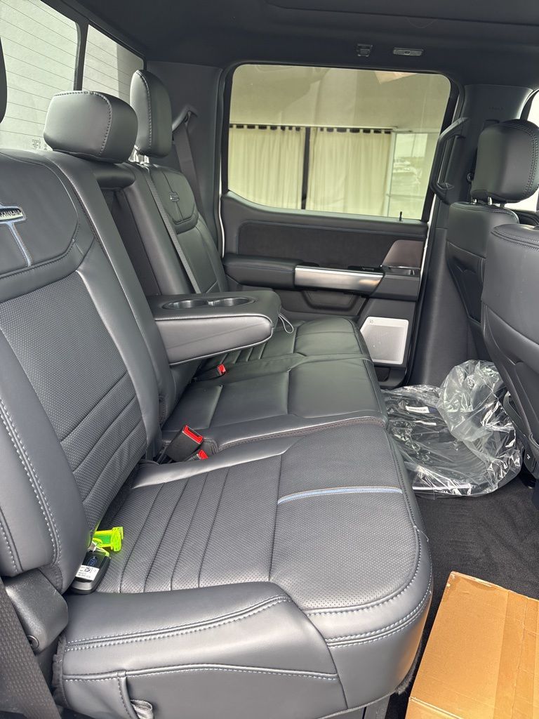 2026 Ford F-350 Super Duty Platinum - Photo 41