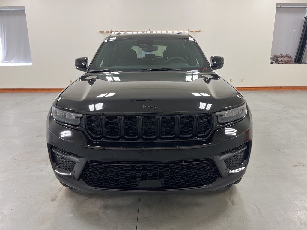 Used 2024 Jeep Grand Cherokee Altitude SUV