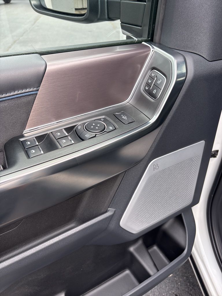 2026 Ford F-350 Super Duty Platinum - Photo 18